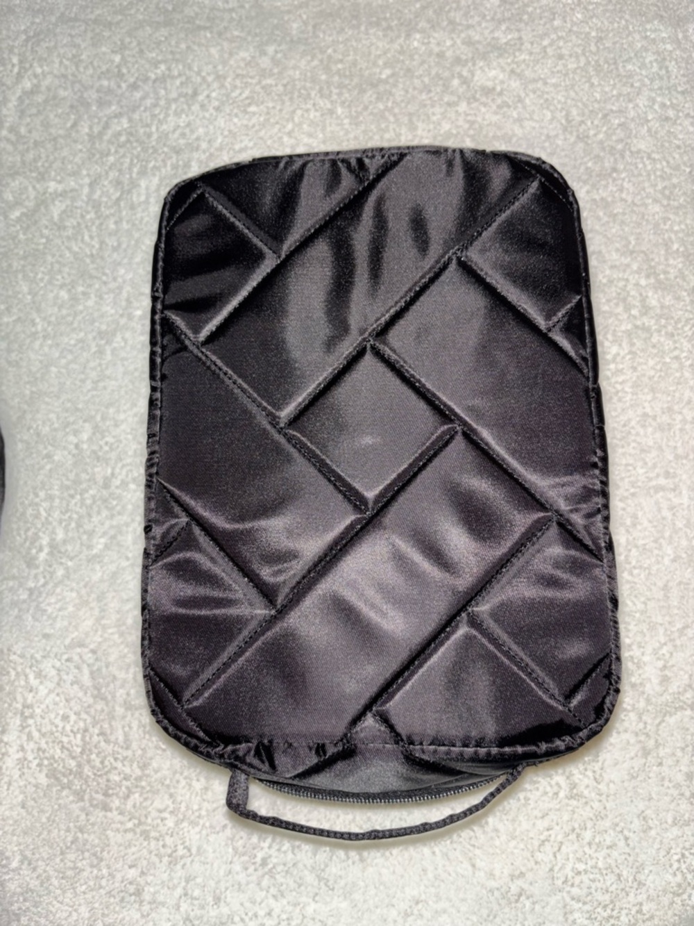 Lug wingback black hanging bathroom organizer